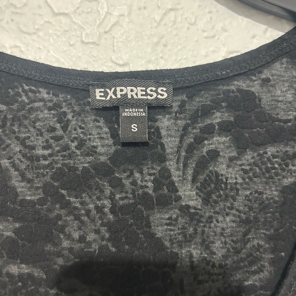 express sheer tank top - Picture 3 of 3